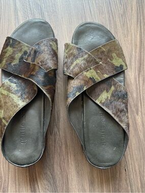 Gentle souls Camo Cross-Strap Slide Sandals - Olive/Brown